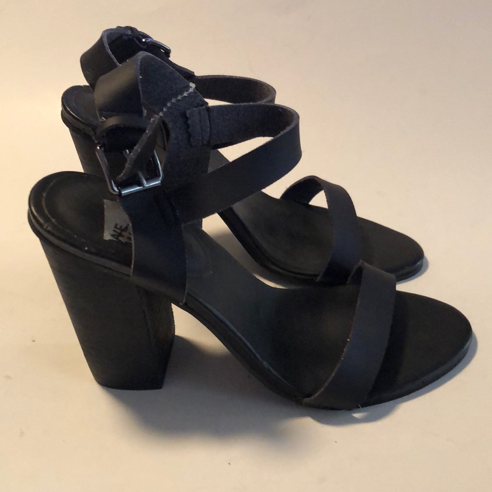 We who see black leather sandals with heel sz 7